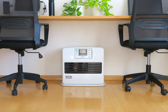 一人暮らし向きの冬の暖房器具（小型ヒーター）