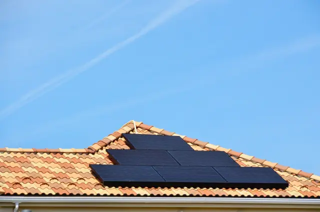 蓄電池とは？太陽光発電と合わせて導入する必要性やメリットを紹介